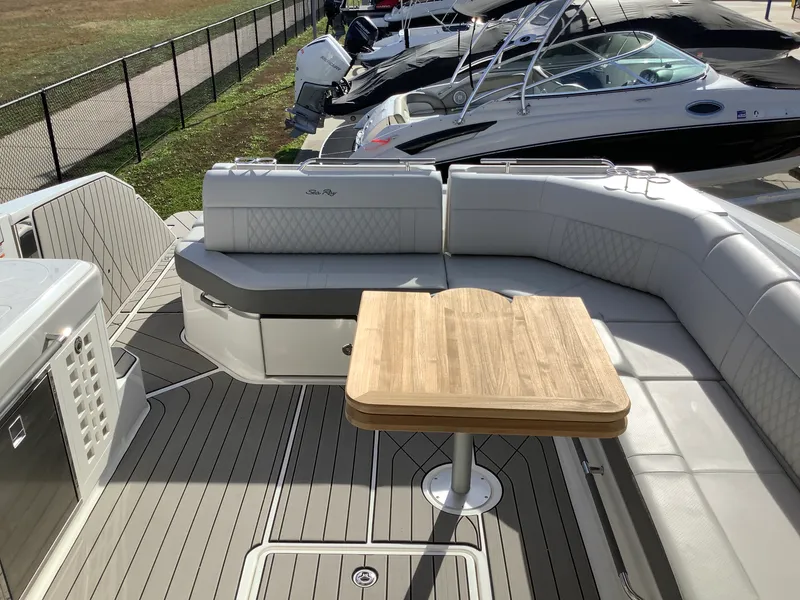 Slide: The Image of Sea Ray SLX 400 2026 - 17