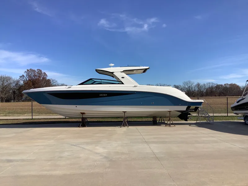 Slide: The Image of Sea Ray SLX 400 2026 - 2