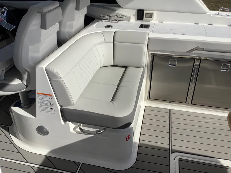 Slide: The Image of Sea Ray SLX 400 2026 - 22