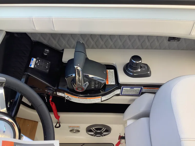 Slide: The Image of Sea Ray SLX 400 2026 - 25