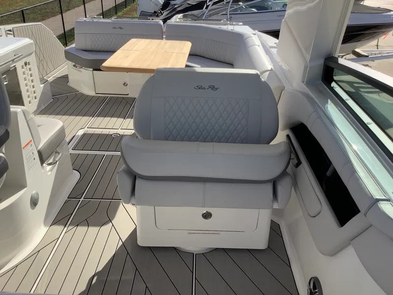 Slide: The Image of Sea Ray SLX 400 2026 - 27