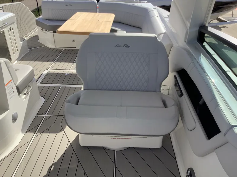 Slide: The Image of Sea Ray SLX 400 2026 - 28