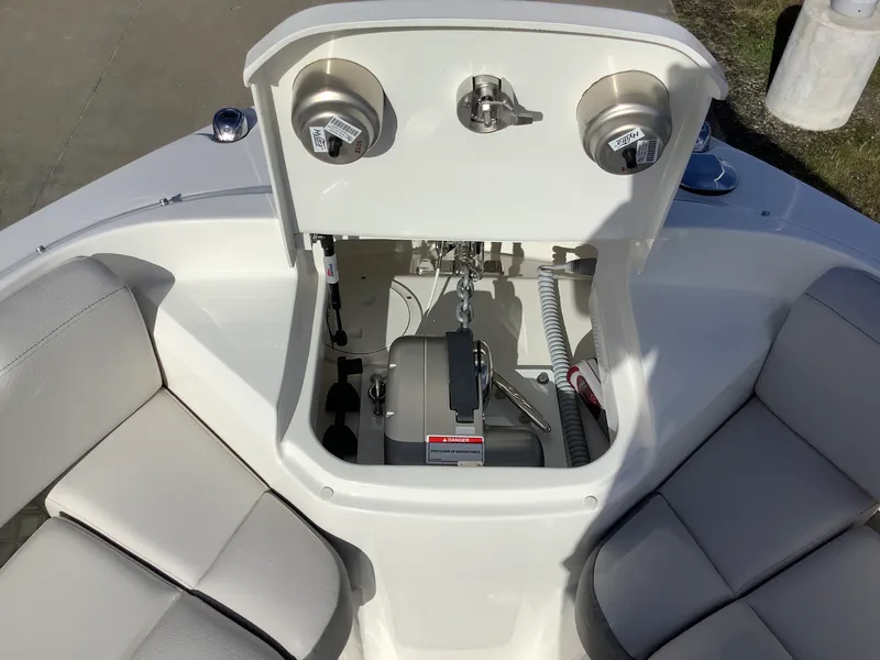 Slide: The Image of Sea Ray SLX 400 2026 - 34