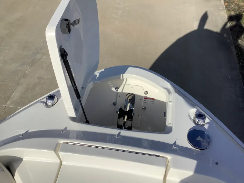 Slide: The Image of Sea Ray SLX 400 2026 - 35