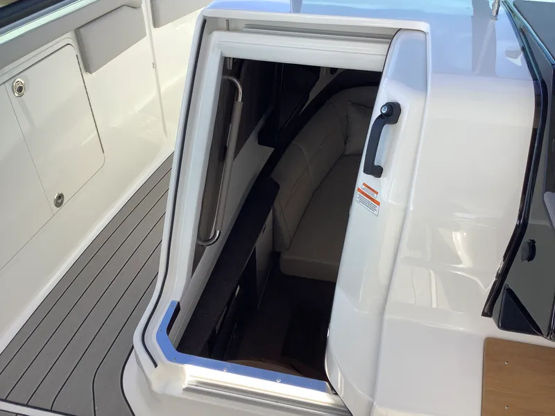 Slide: The Image of Sea Ray SLX 400 2026 - 36