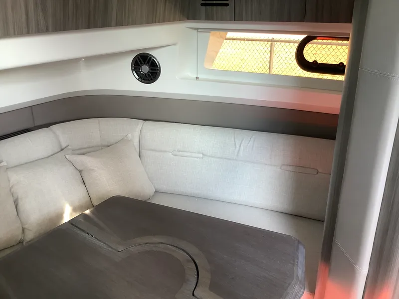 Slide: The Image of Sea Ray SLX 400 2026 - 38