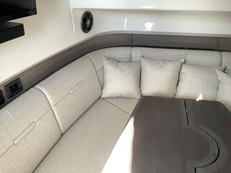 Slide: The Image of Sea Ray SLX 400 2026 - 39