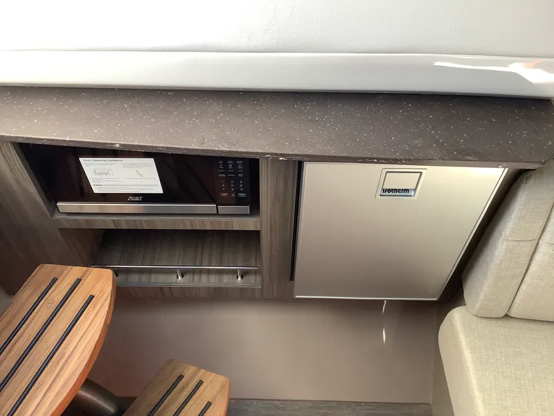 Slide: The Image of Sea Ray SLX 400 2026 - 40