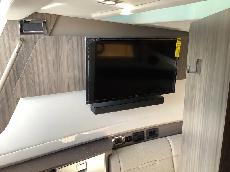 Slide: The Image of Sea Ray SLX 400 2026 - 41