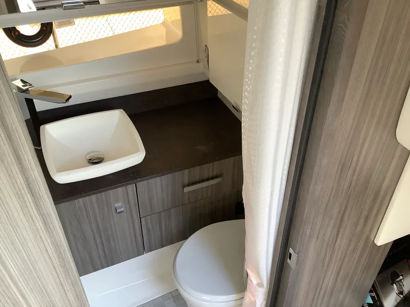 Slide: The Image of Sea Ray SLX 400 2026 - 42