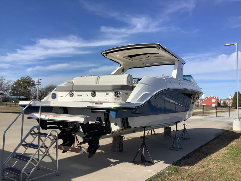 Slide: The Image of Sea Ray SLX 400 2026 - 5