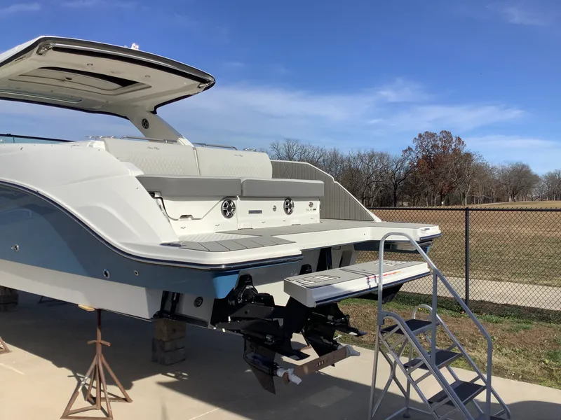 Slide: The Image of Sea Ray SLX 400 2026 - 6