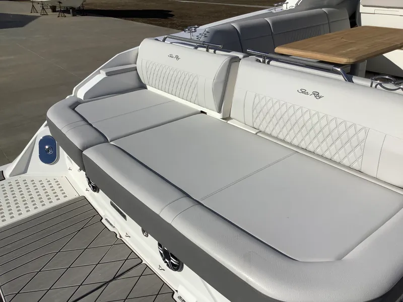 Slide: The Image of Sea Ray SLX 400 2026 - 7