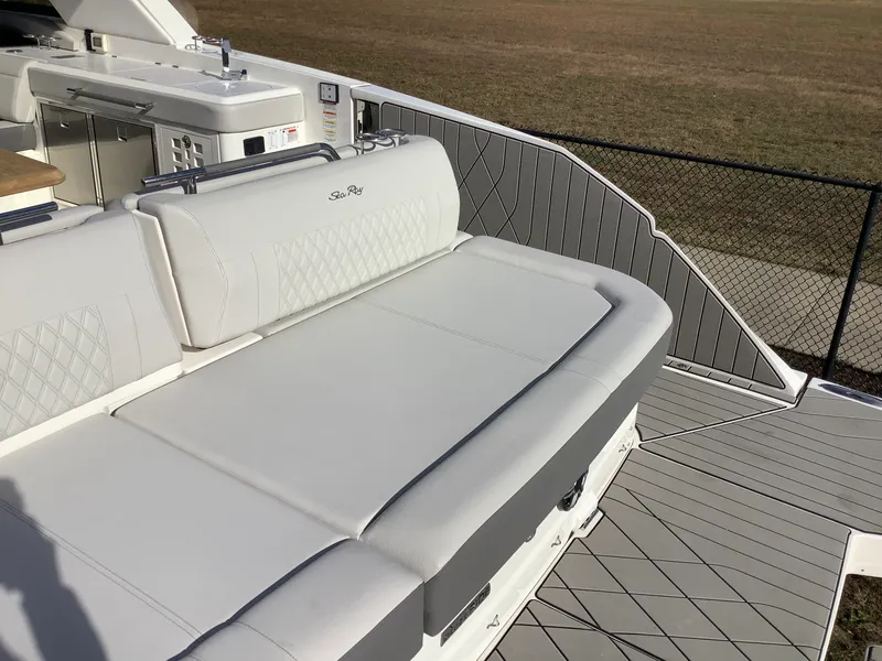 Slide: The Image of Sea Ray SLX 400 2026 - 8