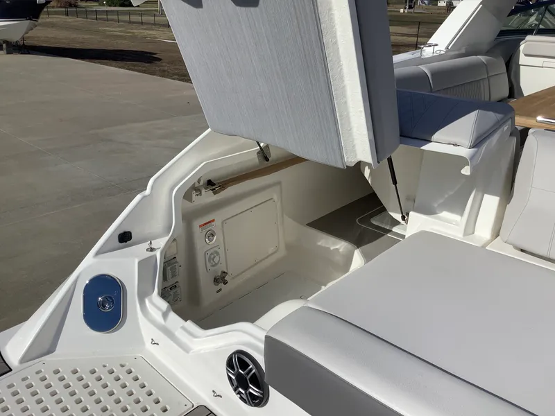 Slide: The Image of Sea Ray SLX 400 2026 - 9