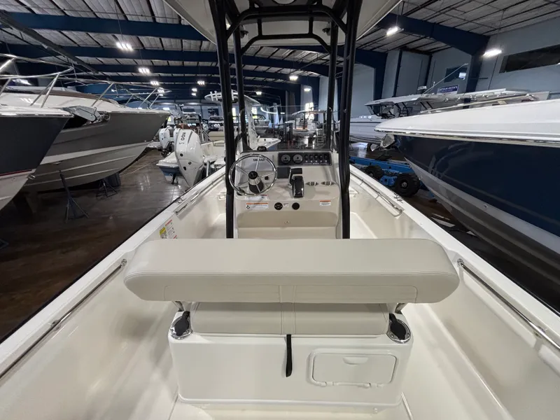 Slide: The Image of Boston Whaler 210 Montauk 2026 - 3