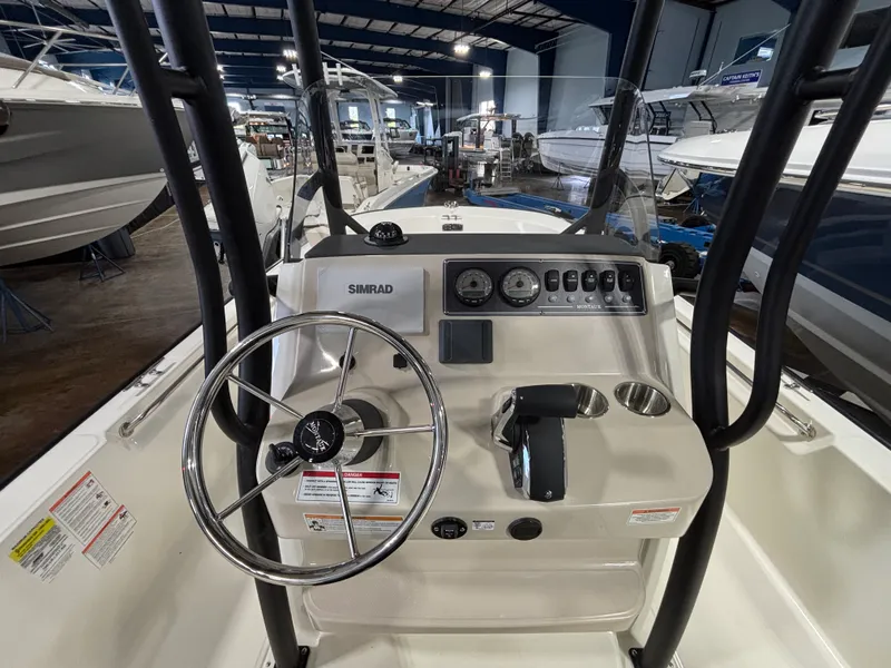 Slide: The Image of Boston Whaler 210 Montauk 2026 - 9