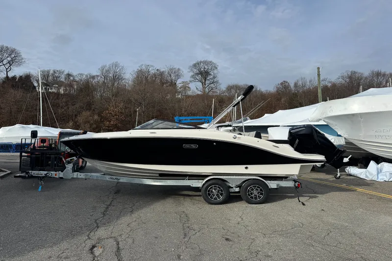The Image of Sea Ray SPX 210 Outboard 2026 - 0
