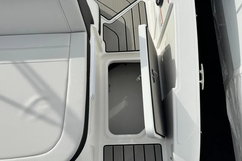 Slide: The Image of Sea Ray SPX 210 Outboard 2026 - 14