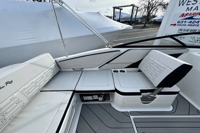 Slide: The Image of Sea Ray SPX 210 Outboard 2026 - 17