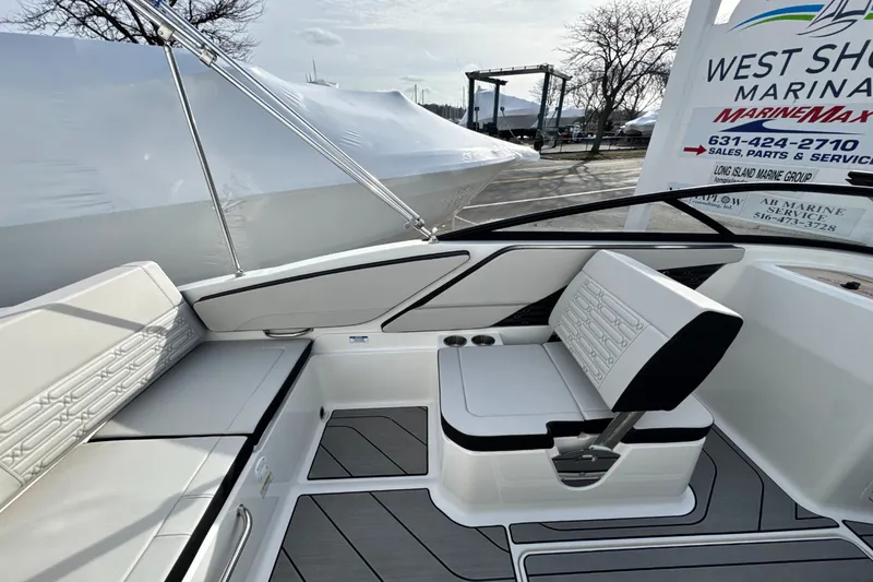 Slide: The Image of Sea Ray SPX 210 Outboard 2026 - 18