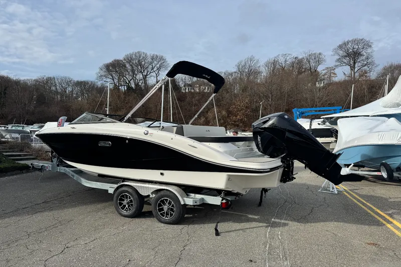 Slide: The Image of Sea Ray SPX 210 Outboard 2026 - 2