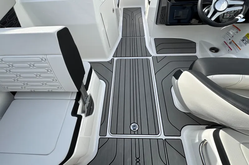 Slide: The Image of Sea Ray SPX 210 Outboard 2026 - 21