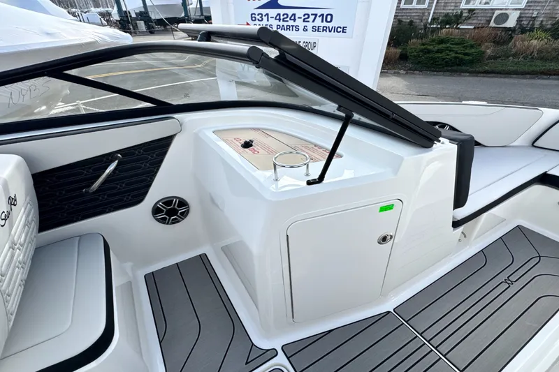 Slide: The Image of Sea Ray SPX 210 Outboard 2026 - 31