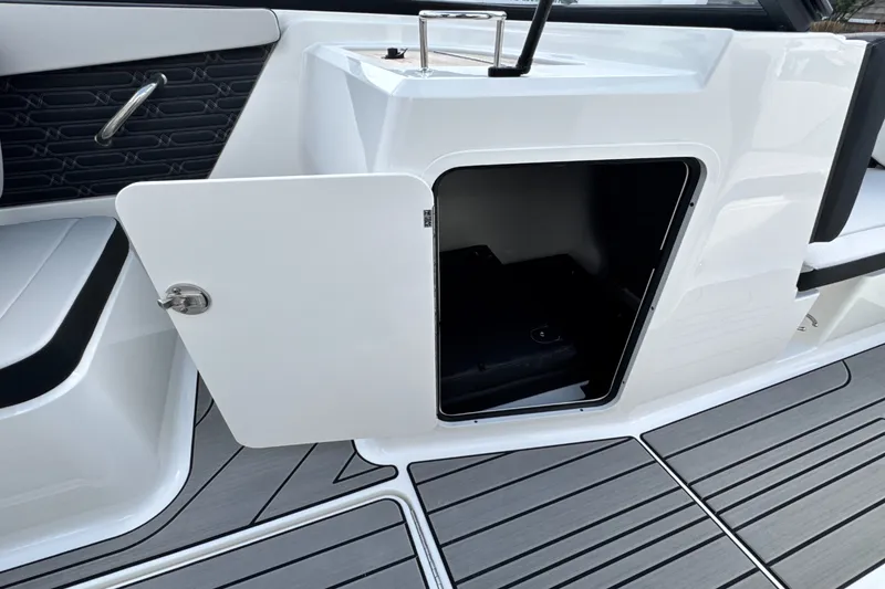 Slide: The Image of Sea Ray SPX 210 Outboard 2026 - 32