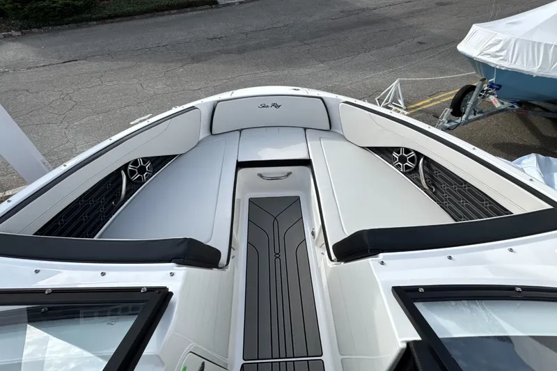 Slide: The Image of Sea Ray SPX 210 Outboard 2026 - 33