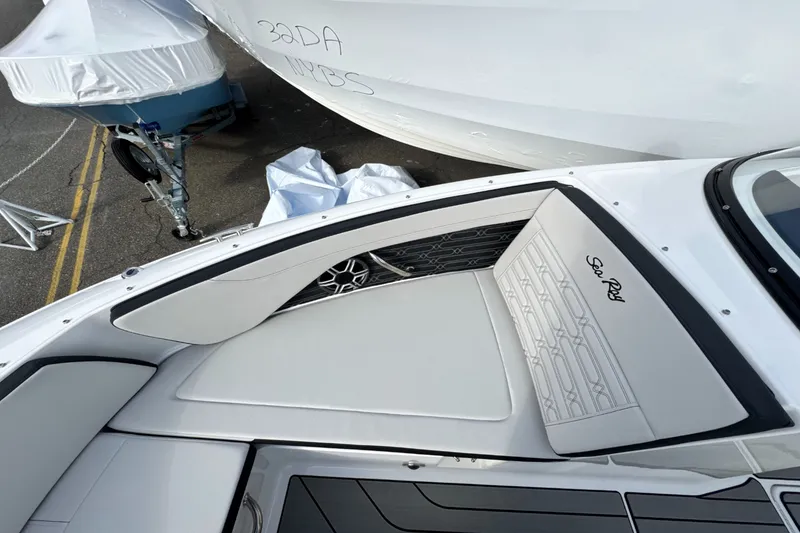 Slide: The Image of Sea Ray SPX 210 Outboard 2026 - 34