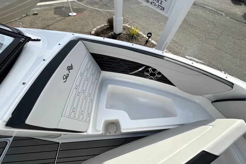 Slide: The Image of Sea Ray SPX 210 Outboard 2026 - 35