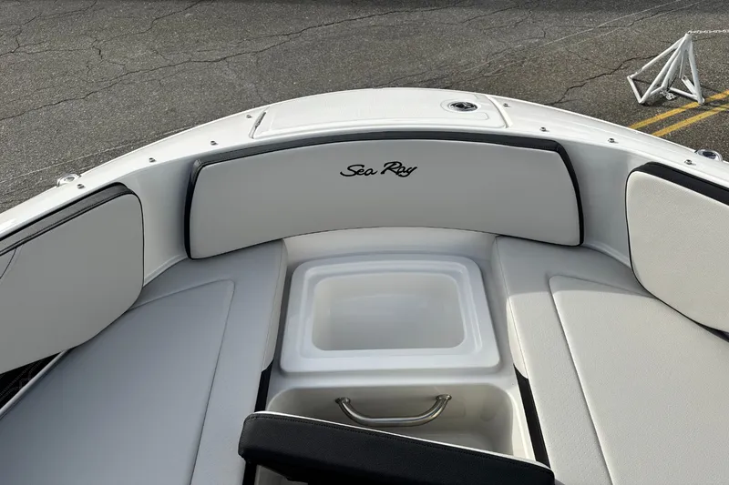 Slide: The Image of Sea Ray SPX 210 Outboard 2026 - 37