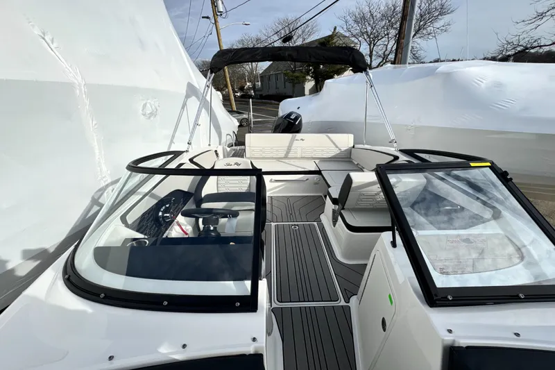 Slide: The Image of Sea Ray SPX 210 Outboard 2026 - 39