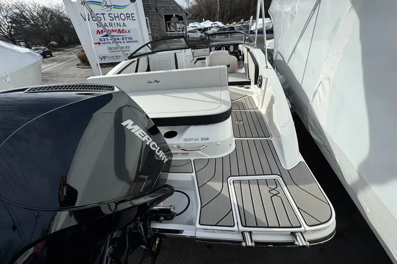 Slide: The Image of Sea Ray SPX 210 Outboard 2026 - 6