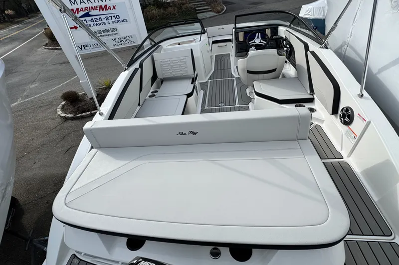 Slide: The Image of Sea Ray SPX 210 Outboard 2026 - 7