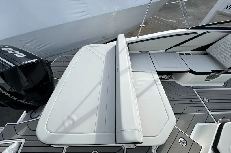 Slide: The Image of Sea Ray SPX 210 Outboard 2026 - 9