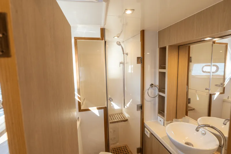 Slide: The Image of Aquila 44 2019 - 50