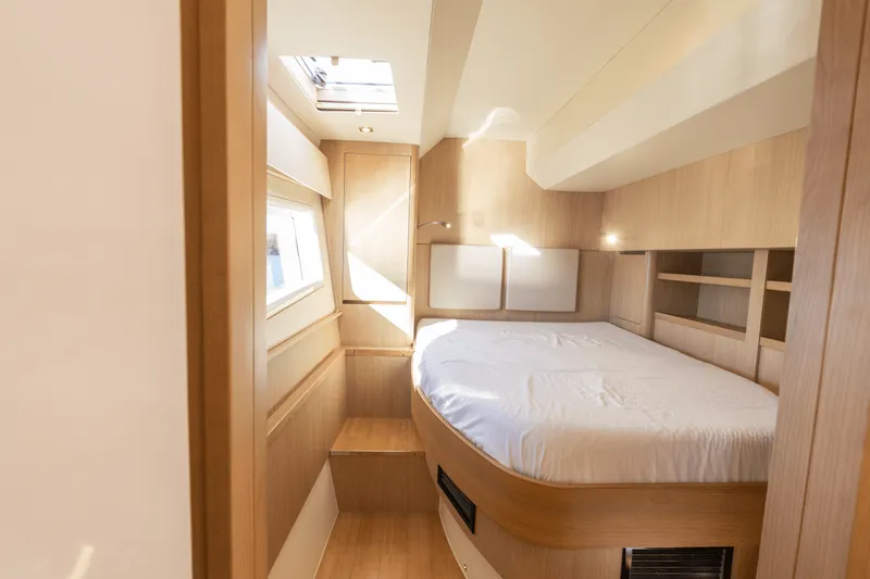 Slide: The Image of Aquila 44 2019 - 60