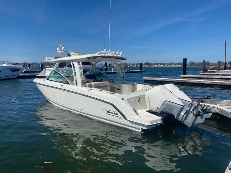 Slide: The Image of Boston Whaler 320 VANTAGE 2020 - 0