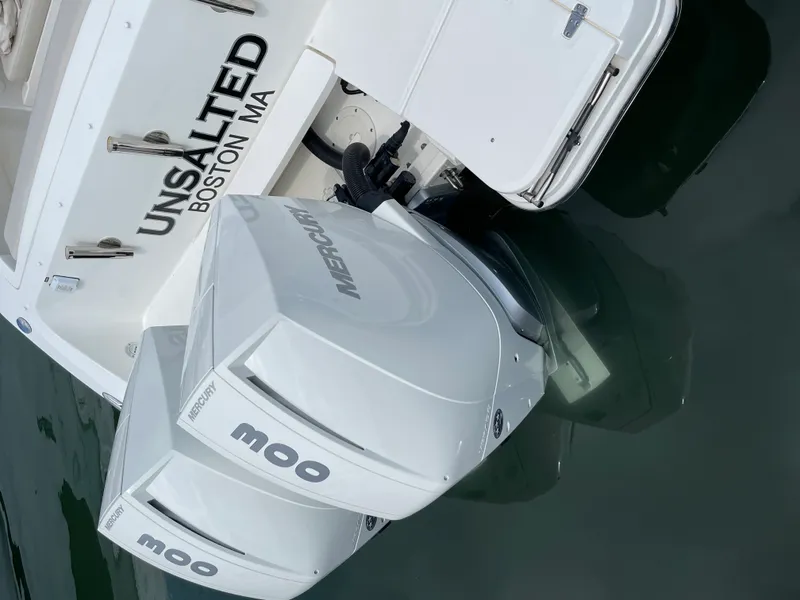 Slide: The Image of Boston Whaler 320 VANTAGE 2020 - 2