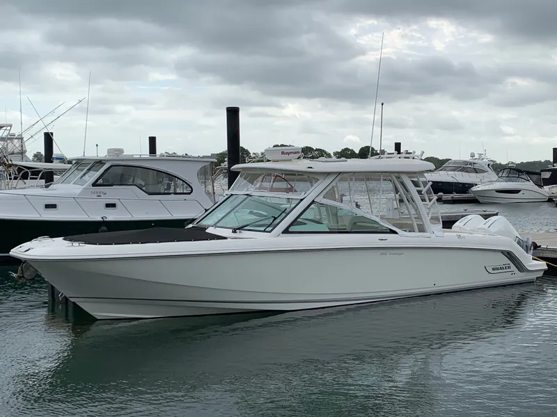 Slide: The Image of Boston Whaler 320 VANTAGE 2020 - 5