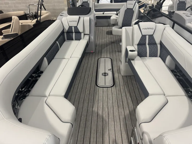 Slide: The Image of Harris GRAND MARINER 270 2026 - 16