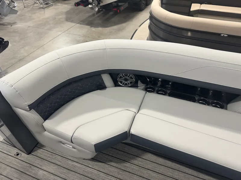 Slide: The Image of Harris GRAND MARINER 270 2026 - 20
