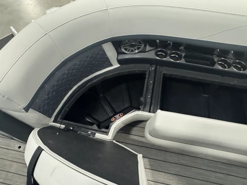 Slide: The Image of Harris GRAND MARINER 270 2026 - 22