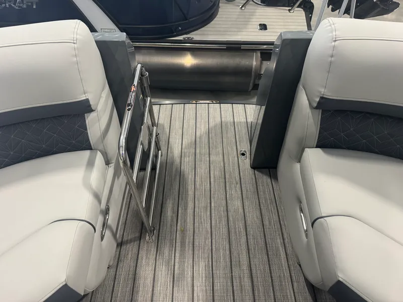 Slide: The Image of Harris GRAND MARINER 270 2026 - 25