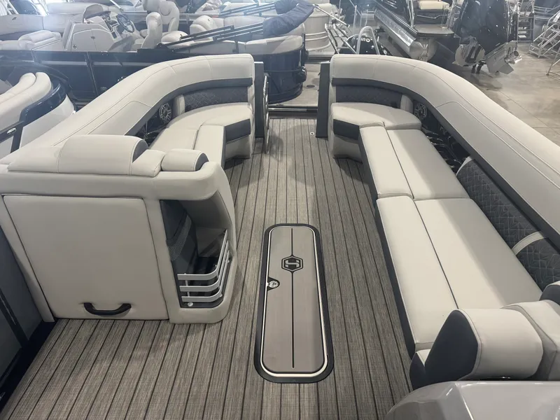 Slide: The Image of Harris GRAND MARINER 270 2026 - 33