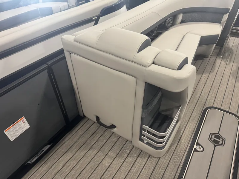 Slide: The Image of Harris GRAND MARINER 270 2026 - 34