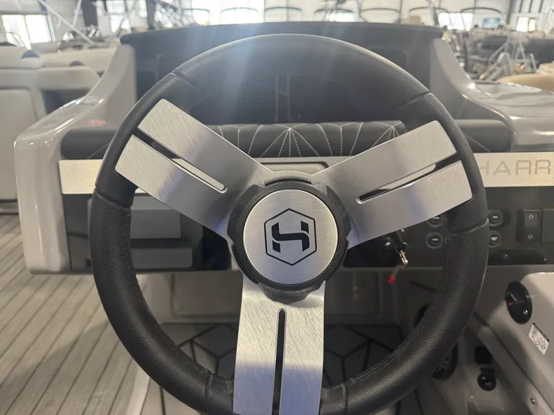 Slide: The Image of Harris GRAND MARINER 270 2026 - 44