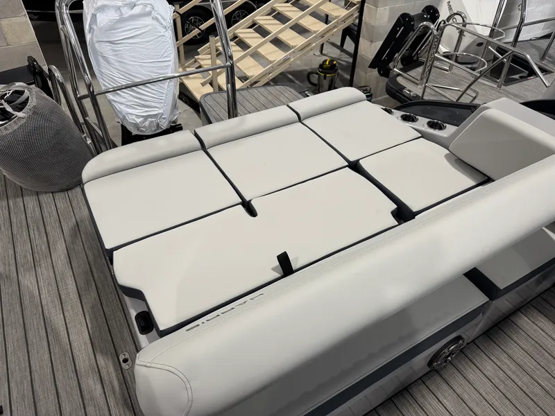 Slide: The Image of Harris GRAND MARINER 270 2026 - 53